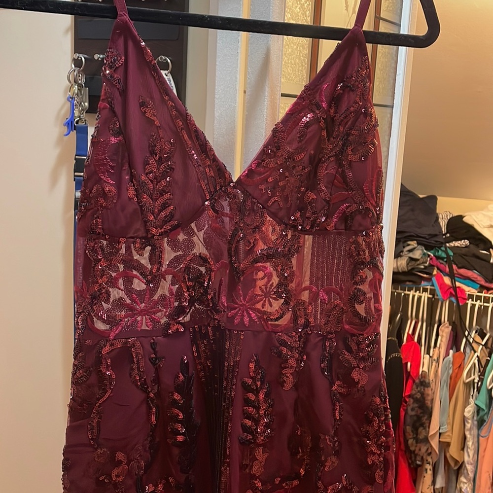 Sequin dress in burgundy